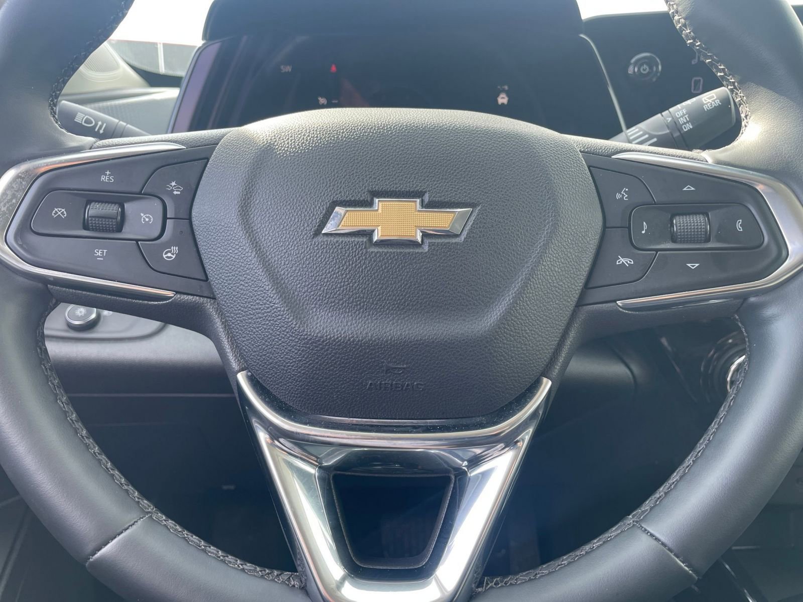 Used 2025 Chevrolet Trax LT w/ LT Convenience Package image 25