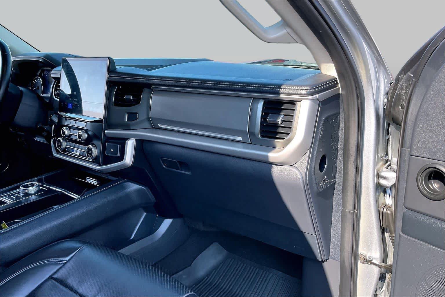 Used 2024 Ford Expedition XLT RWD image 17