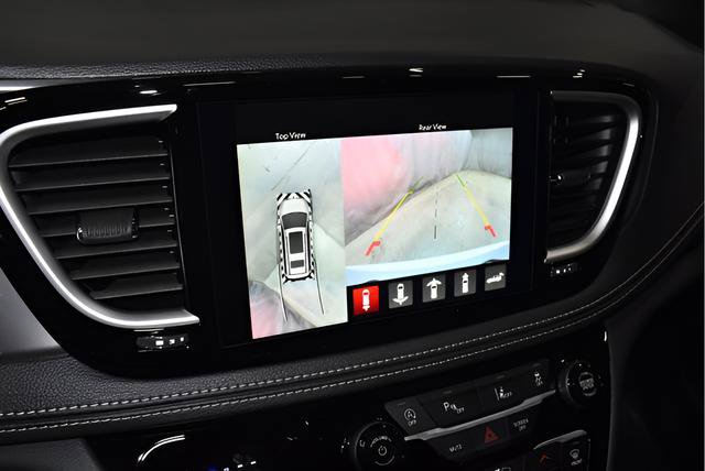 New 2026 Chrysler Pacifica Select AWD/4WD image 15