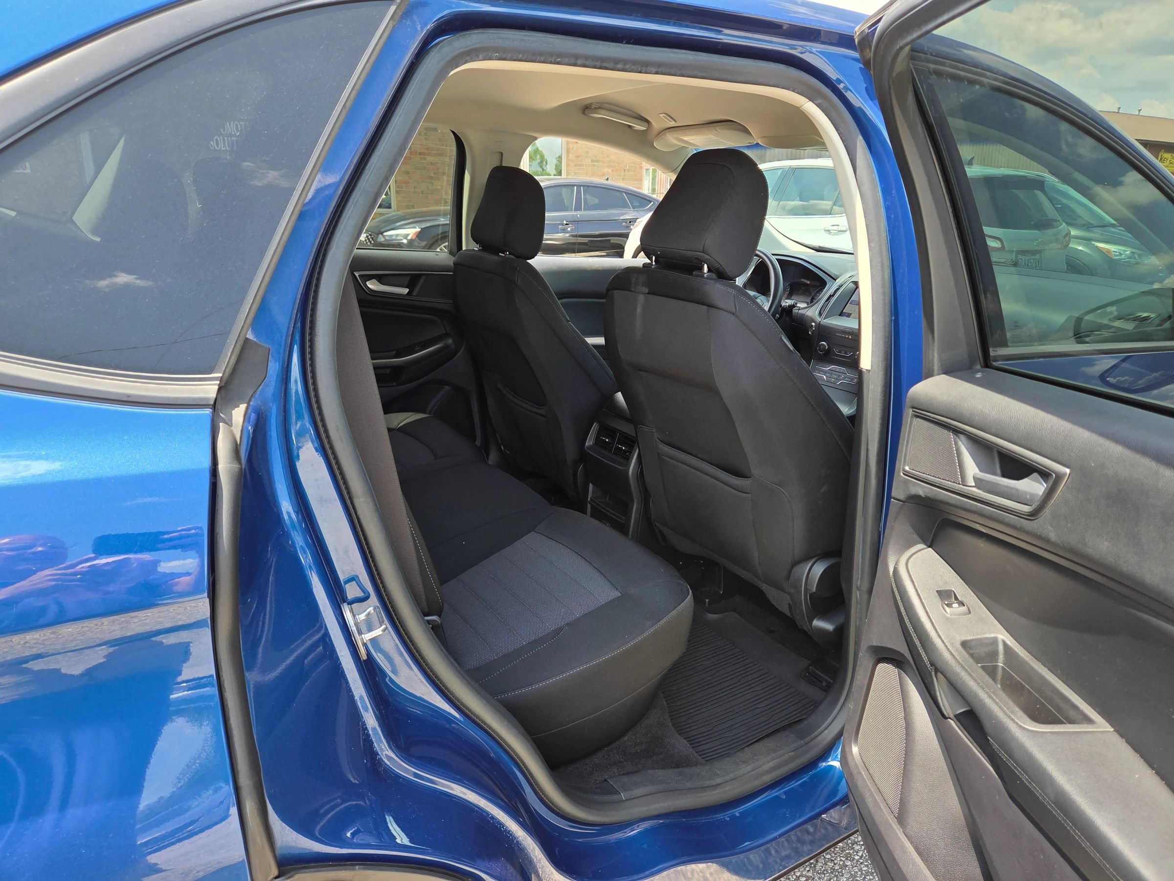 Used 2020 Ford Edge SE FWD image 22