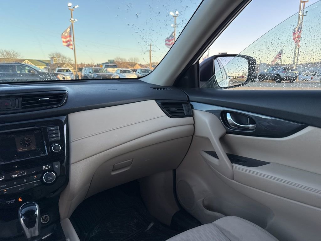 Used 2018 Nissan Rogue SV image 33