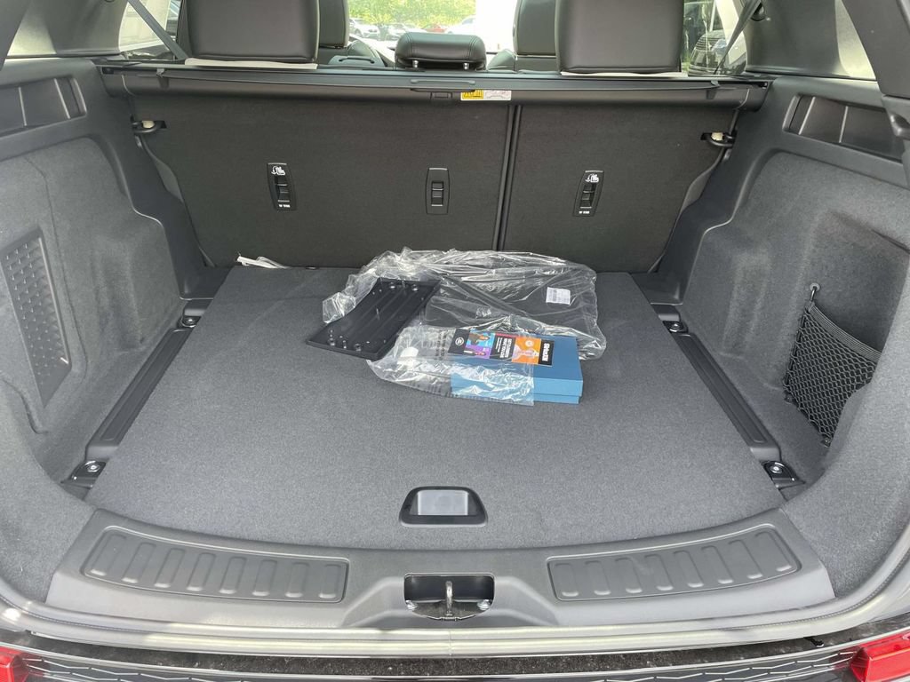 New 2026 Land Rover Discovery Sport Landmark AWD/4WD image 18