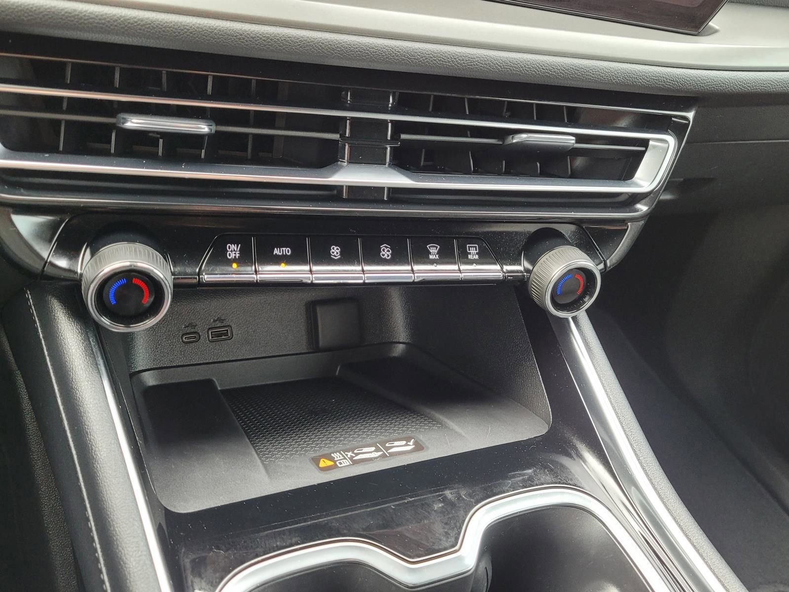 Used 2025 Chevrolet Traverse LT w/ Driver Confidence Package image 27