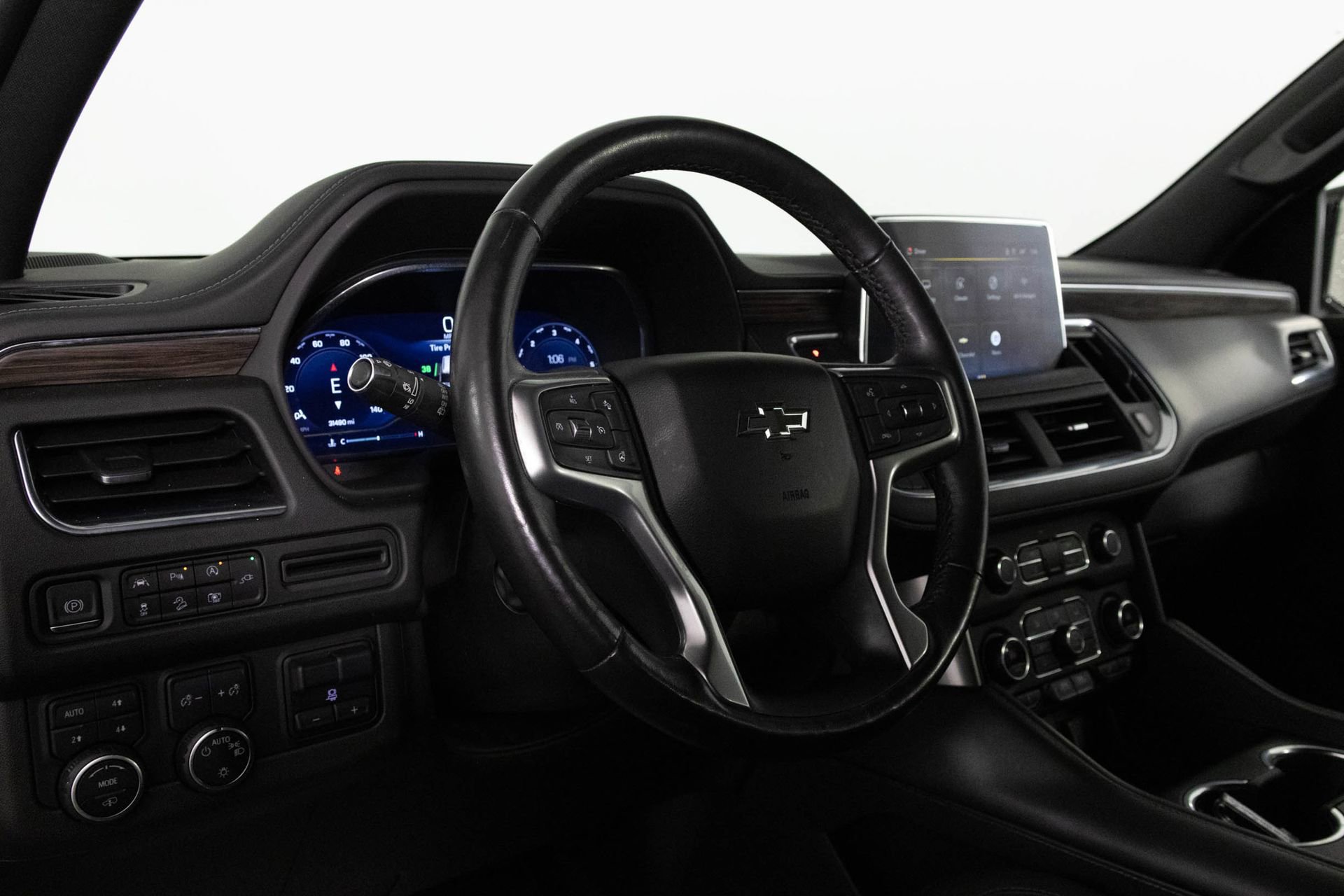 Used 2022 Chevrolet Suburban Z71 w/ Z71 Off-Road Package image 17