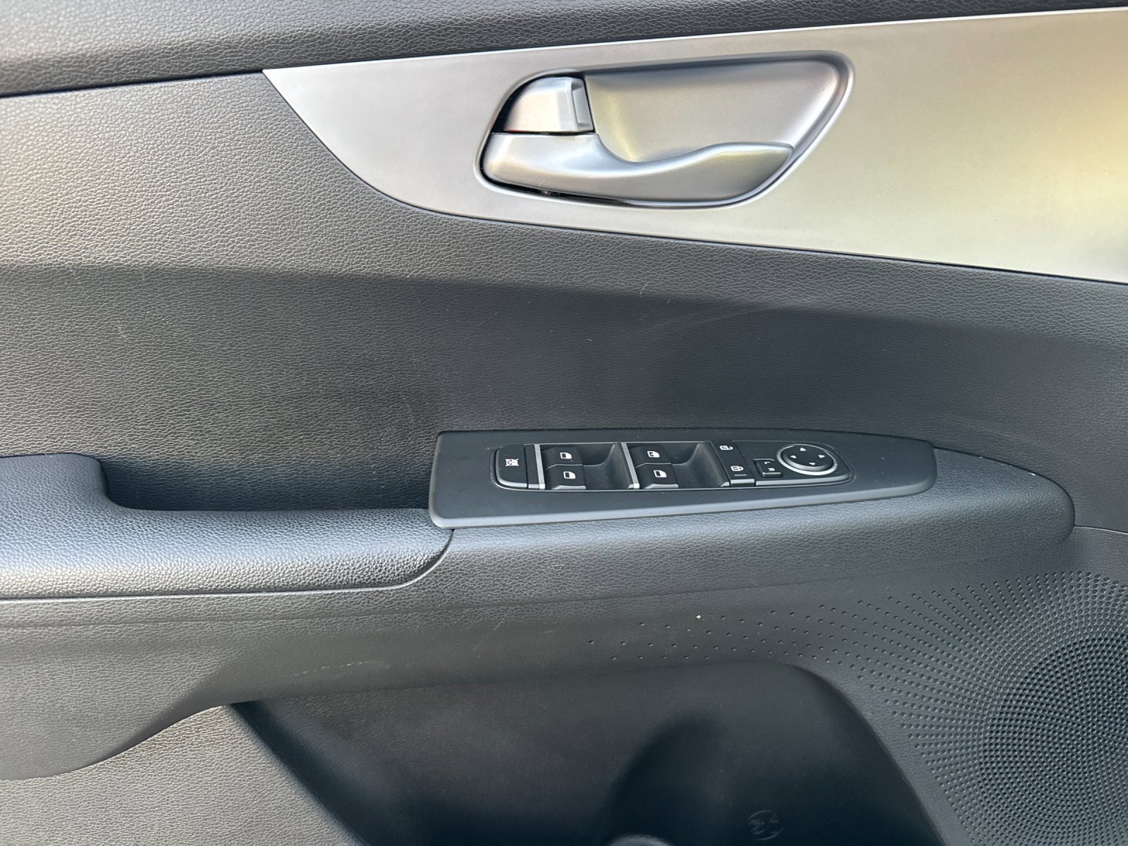 Used 2022 Kia Forte LXS image 11