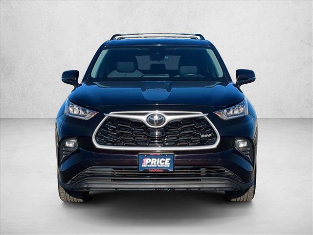 Used 2020 Toyota Highlander LE image 2