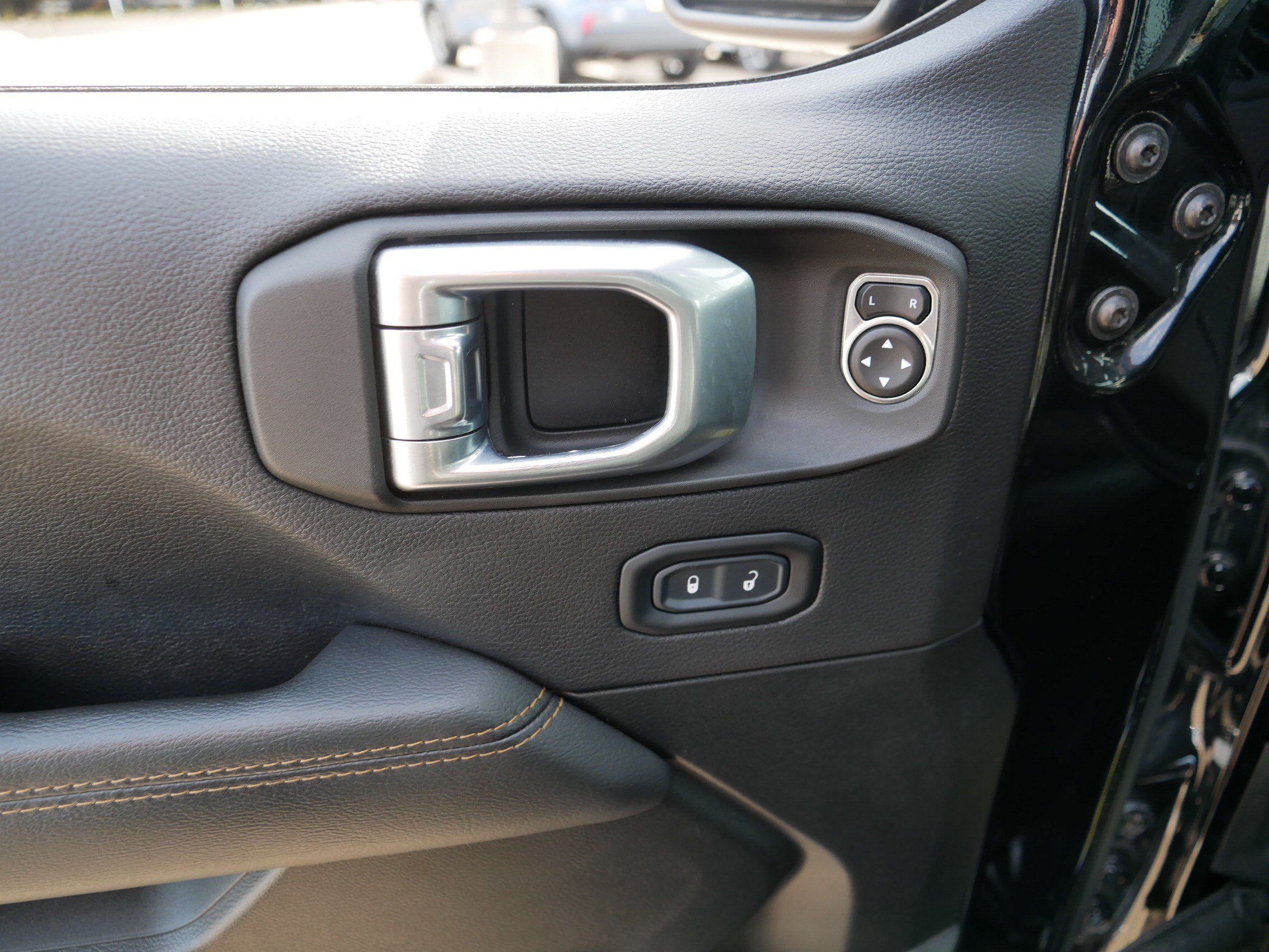 Used 2022 Jeep Wrangler Unlimited Sahara AWD/4WD image 19