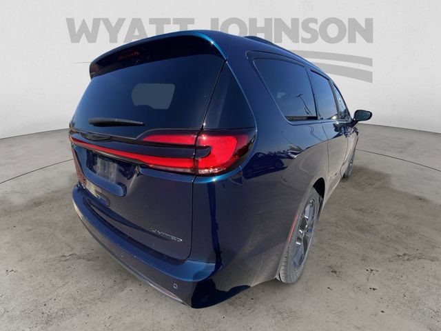 Used 2025 Chrysler Pacifica Limited FWD image 9