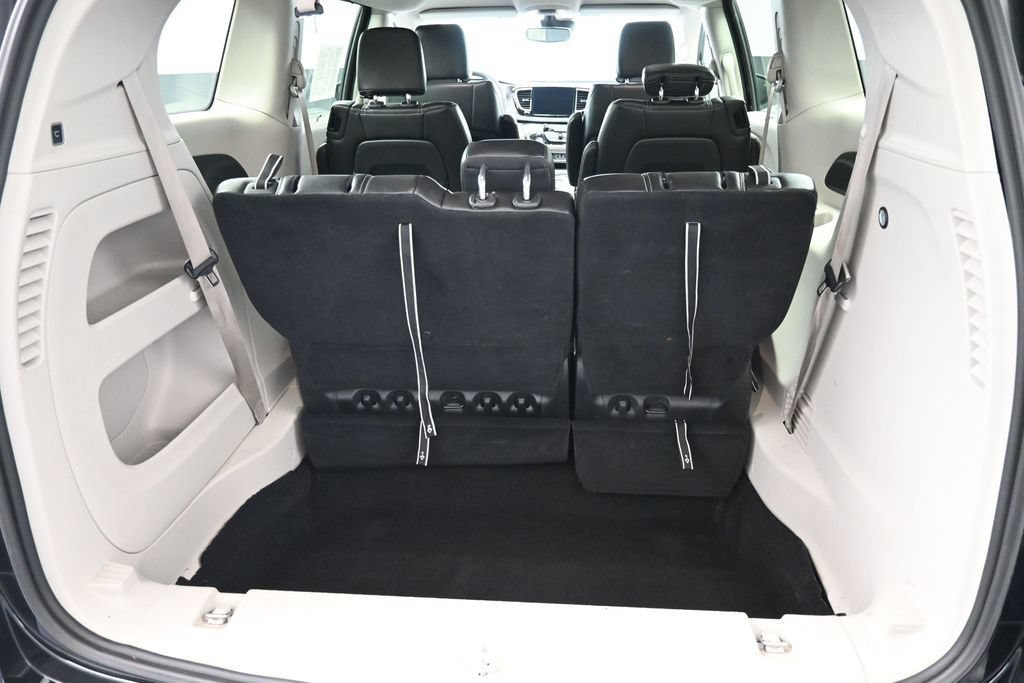 Used 2024 Chrysler Pacifica Touring-L FWD image 14
