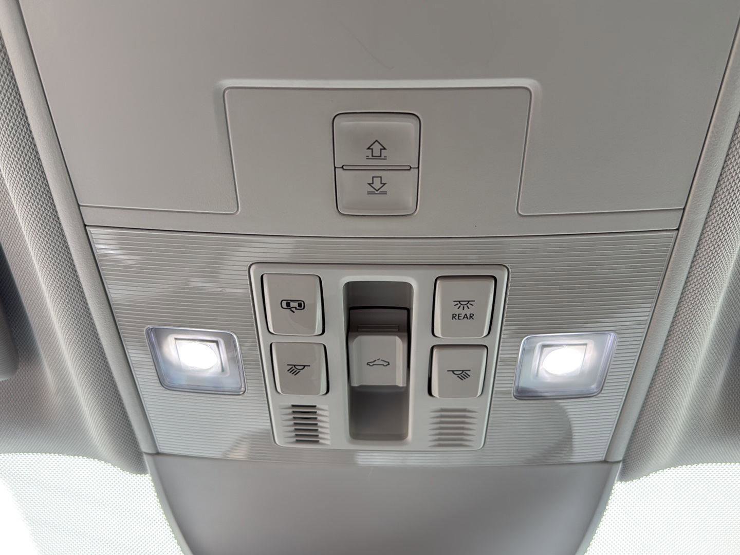 Certified 2025 Volkswagen Taos SE w/ Panoramic Sunroof Package image 18