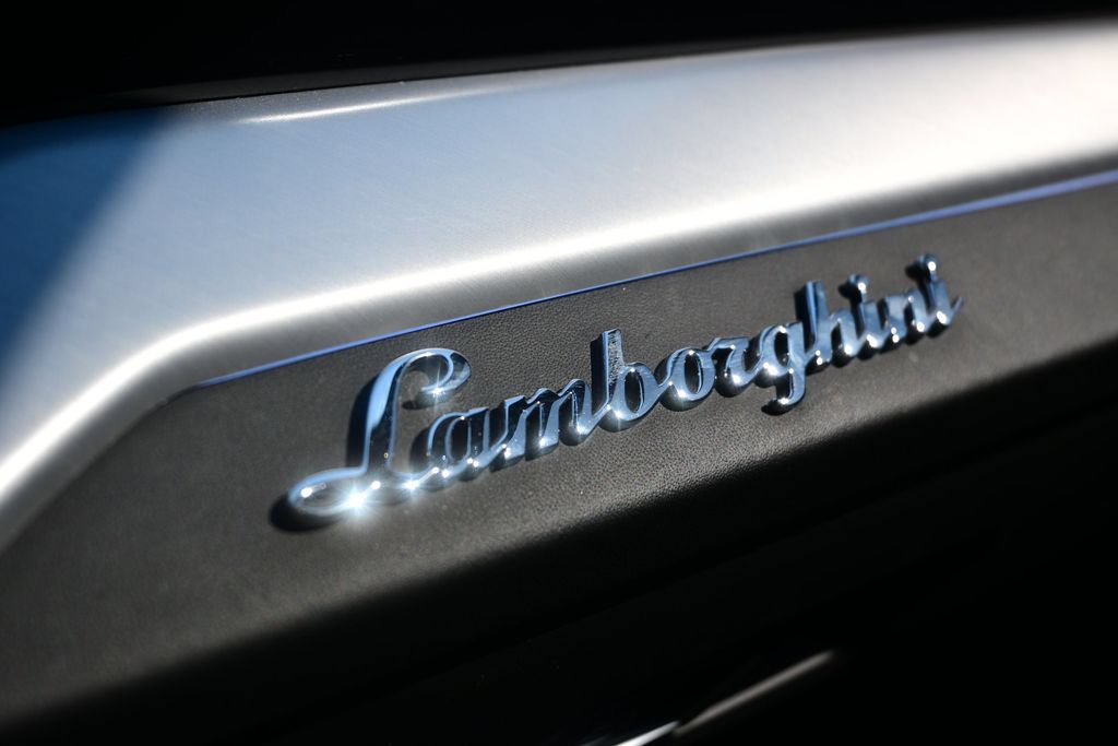 Used 2020 Lamborghini Urus AWD/4WD image 16