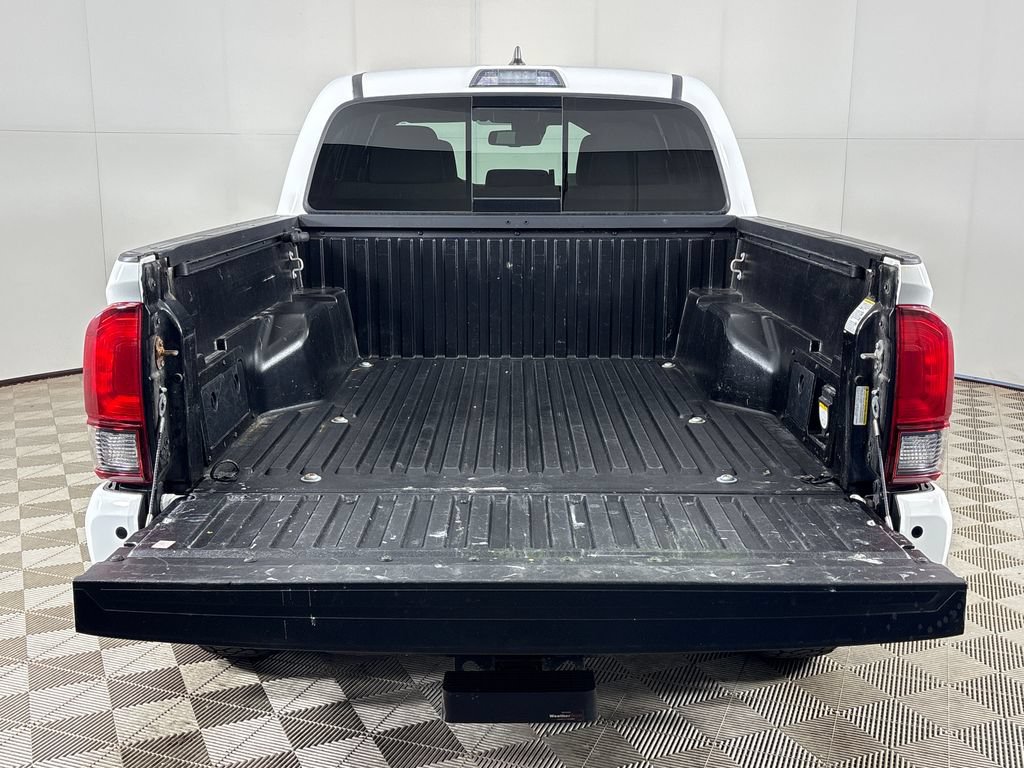 Used 2018 Toyota Tacoma TRD Off-Road w/ Technology Package AWD/4WD image 25