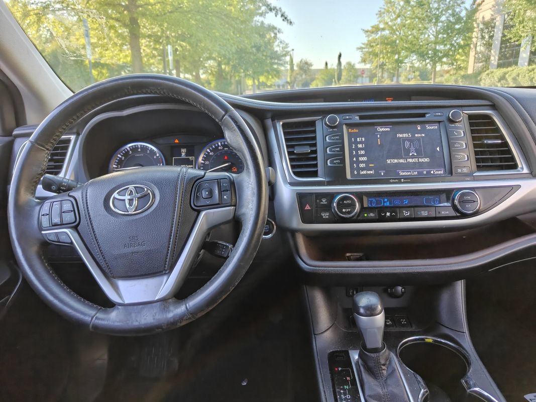 Used 2015 Toyota Highlander XLE AWD/4WD image 27