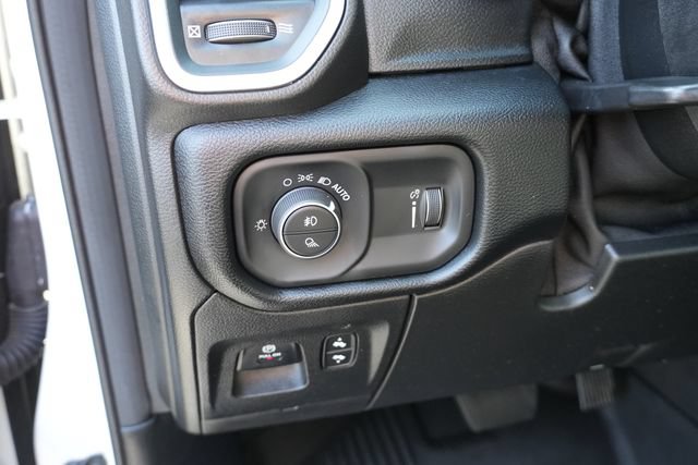 Used 2021 RAM 1500 4x4 Crew Cab image 25