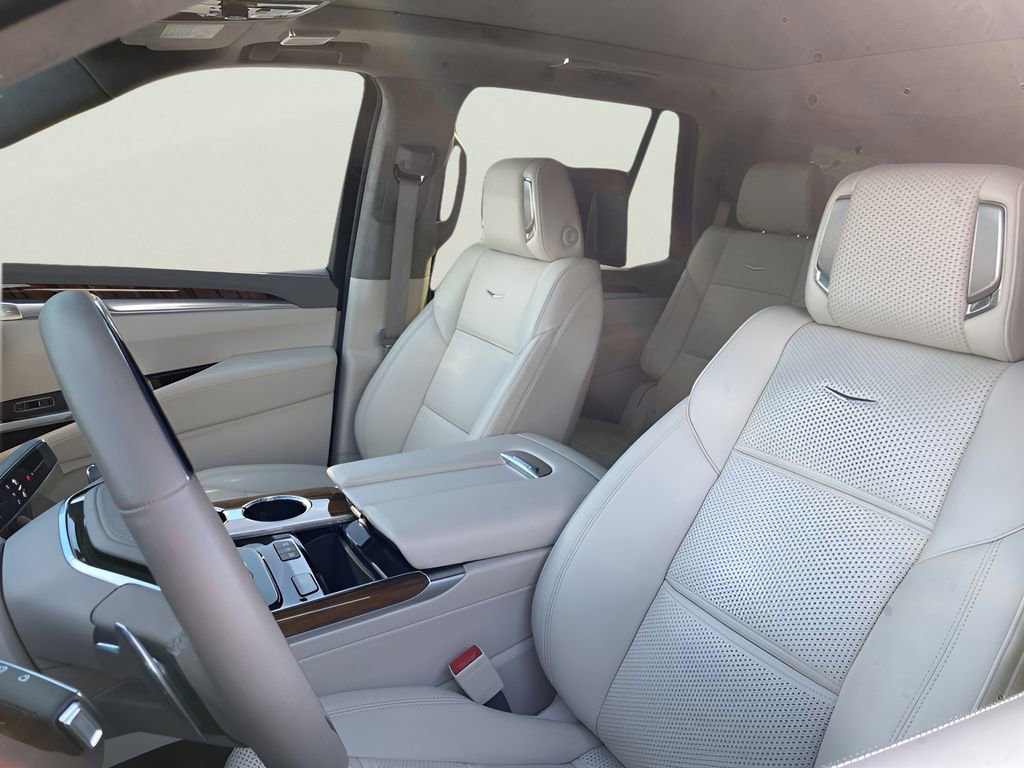 Certified 2025 Cadillac Escalade Premium Luxury Platinum w/ LPO, Floor Liner Package AWD/4WD image 16