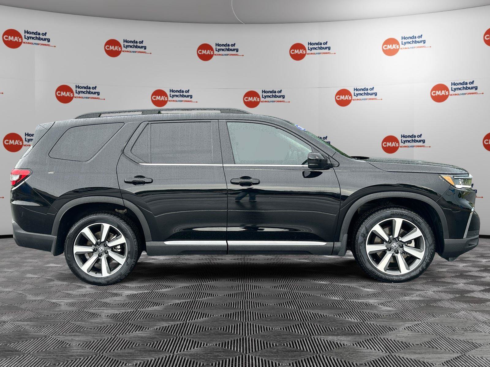 Used 2024 Honda Pilot Touring image 6