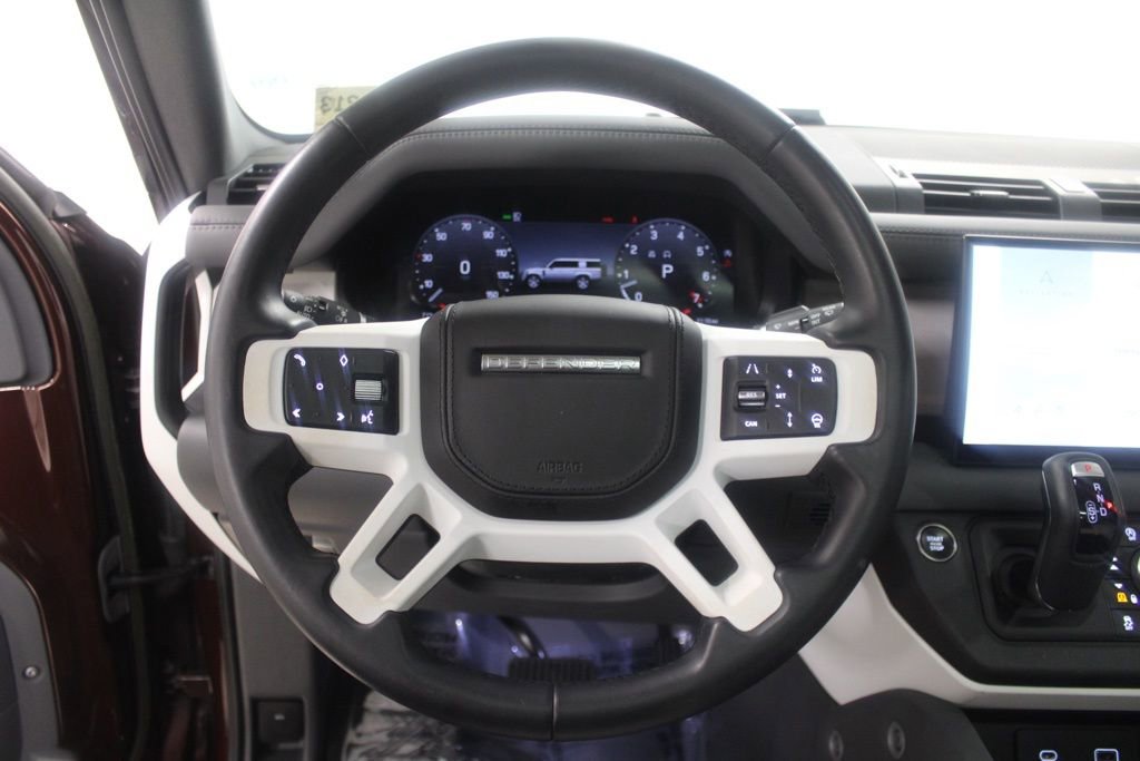Used 2023 Land Rover Defender 130 SE image 18