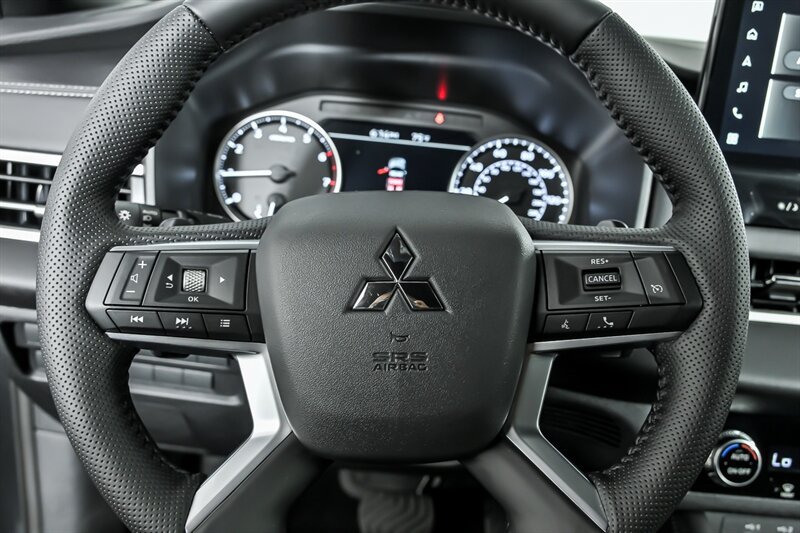 New 2026 Mitsubishi Outlander LE FWD image 19