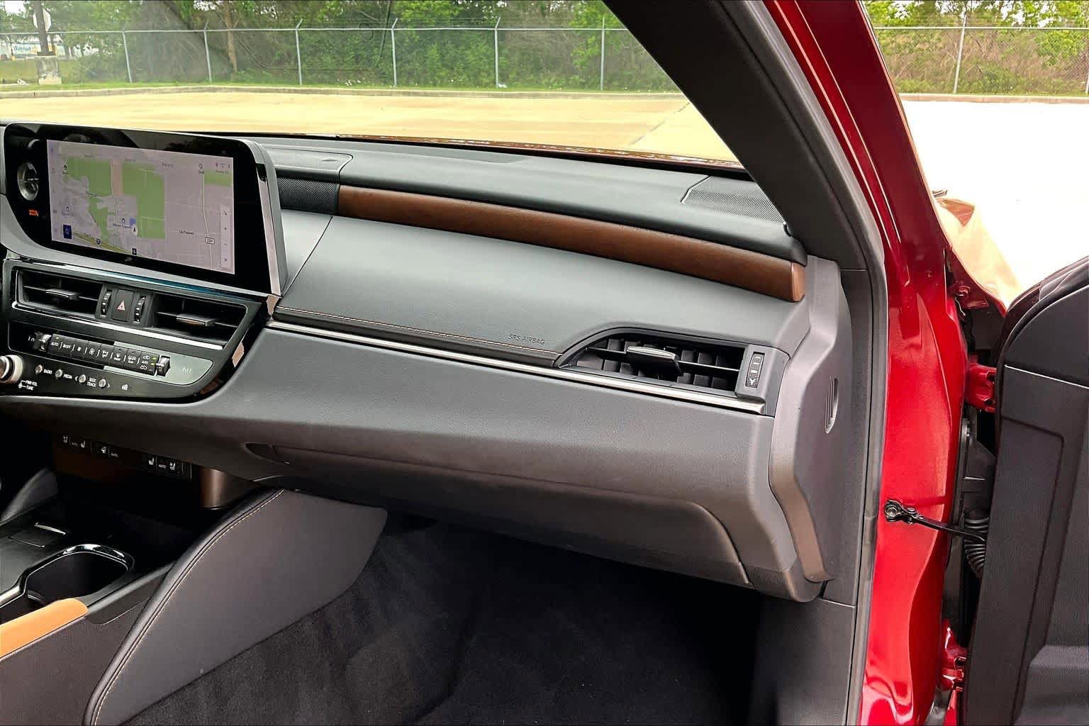 Certified 2025 Lexus ES 300h w/ Premium Package image 19