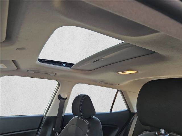 Certified 2025 Hyundai Venue SEL FWD image 15