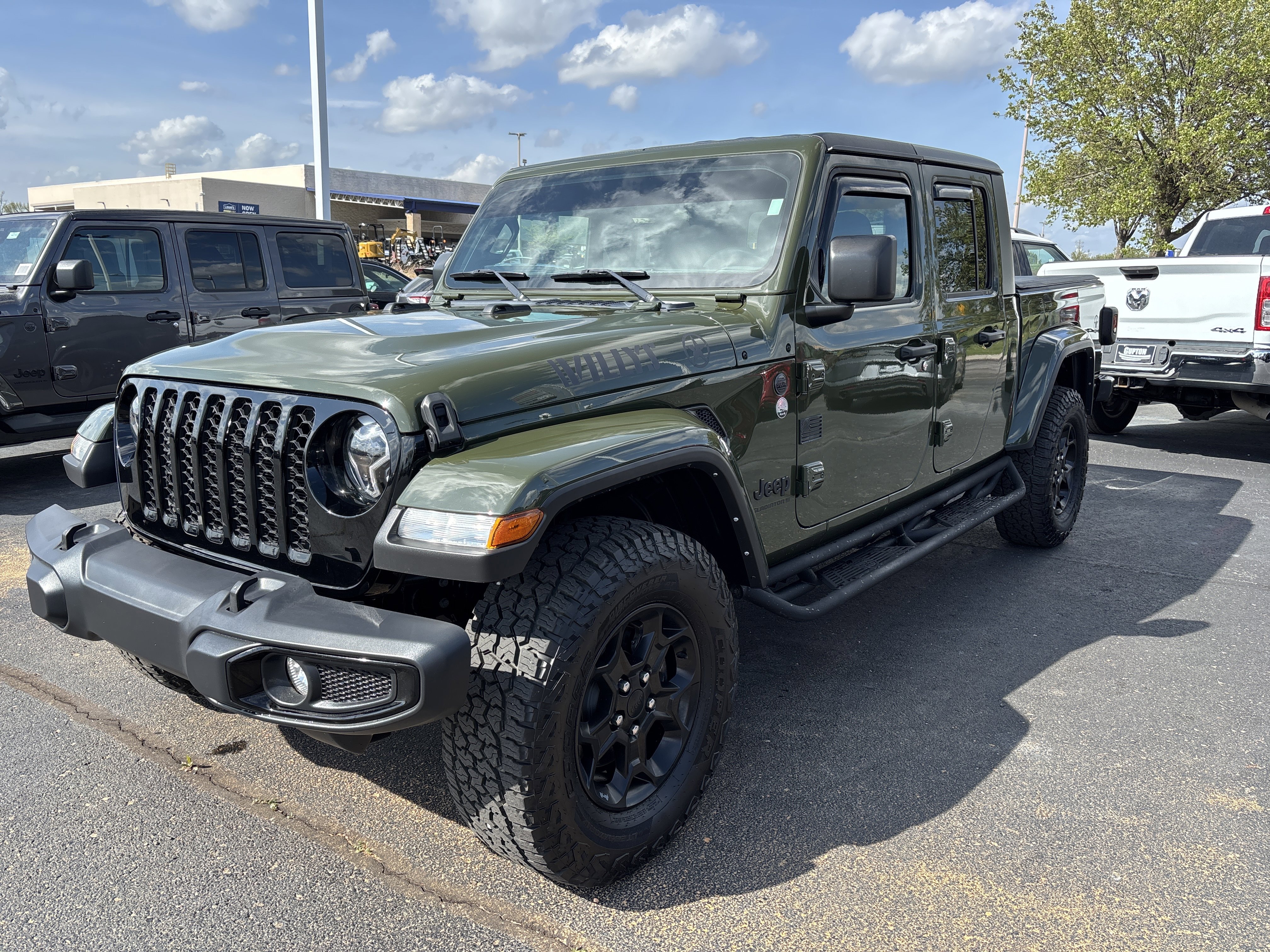 Used 2023 Jeep Gladiator Willys image 1