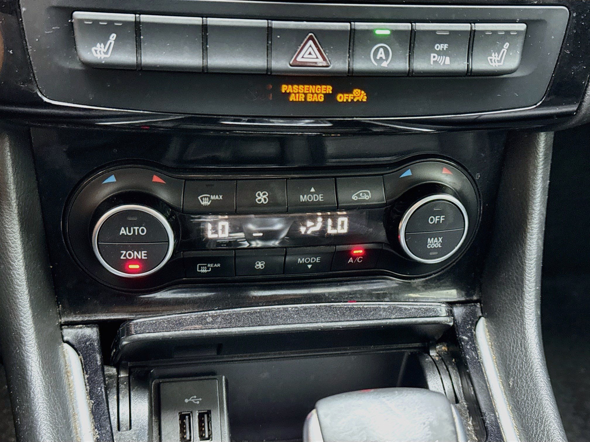 Used 2018 INFINITI QX30 Premium w/ Navigation Package FWD image 12