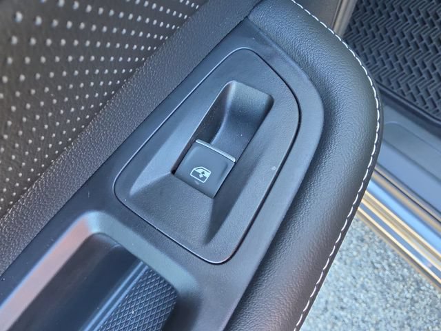 Used 2025 Volkswagen Atlas SE w/ Panoramic Sunroof Package FWD image 12