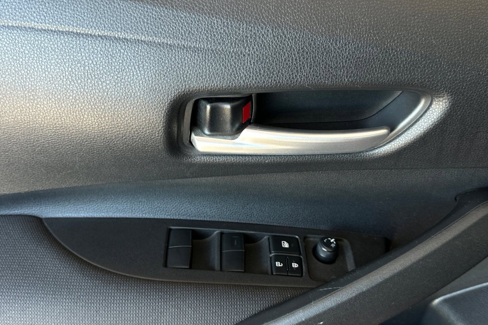 Used 2020 Toyota Corolla LE image 11