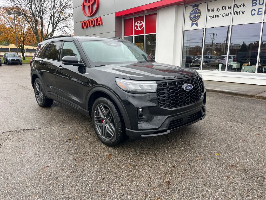 Used 2025 Ford Explorer ST-Line w/ ST-Line Street Pack image 8