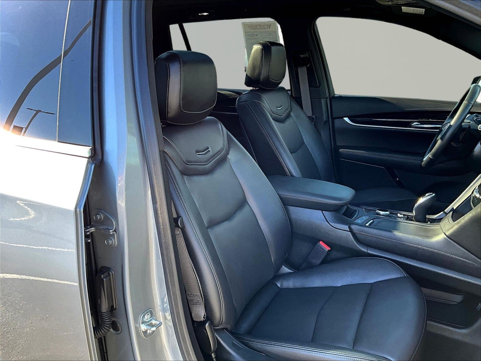 Used 2025 Cadillac XT6 Premium Luxury w/ LPO, Floor Liner Package AWD/4WD image 29