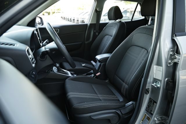 Used 2025 Hyundai Venue SEL FWD image 21