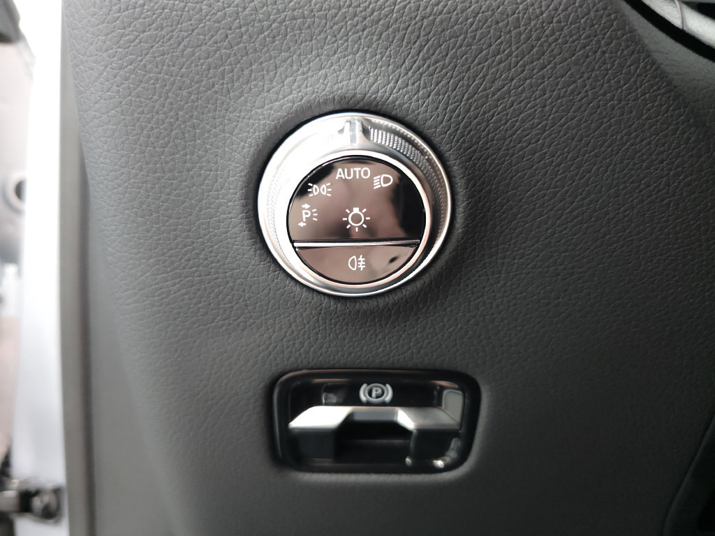 Certified 2026 Mercedes-Benz GLC 300 4MATIC image 9