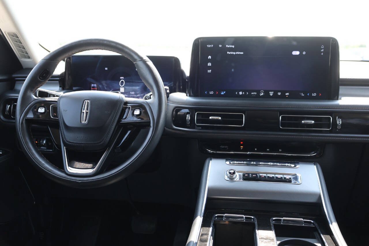 Used 2025 Lincoln Aviator AWD image 25