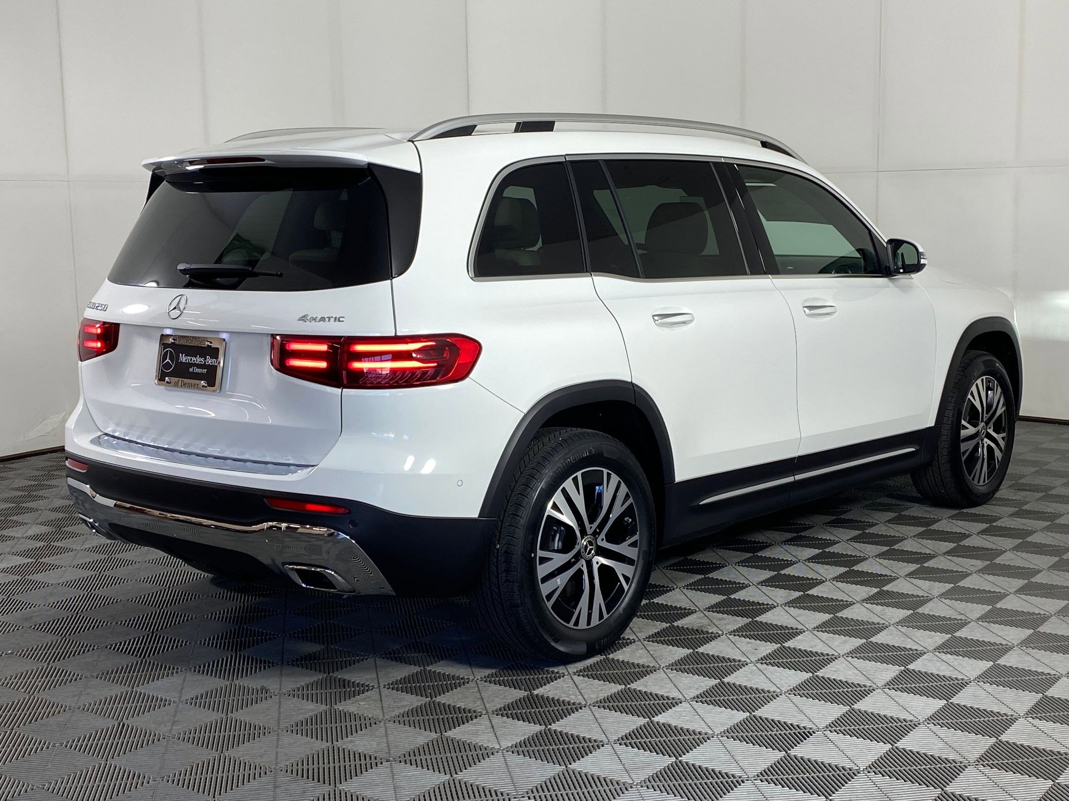 New 2025 Mercedes-Benz GLB 250 4MATIC image 8