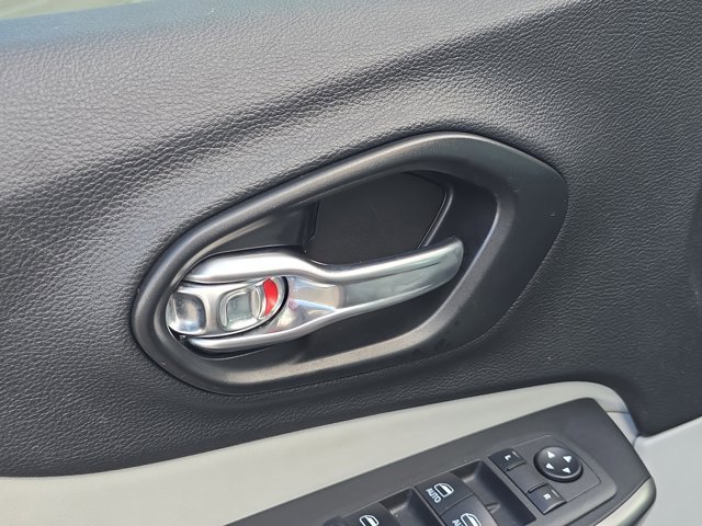 Used 2022 Jeep Cherokee Latitude Lux image 17