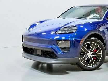 Used 2025 Porsche Macan 4S Electric w/ Premium Package AWD/4WD image 2