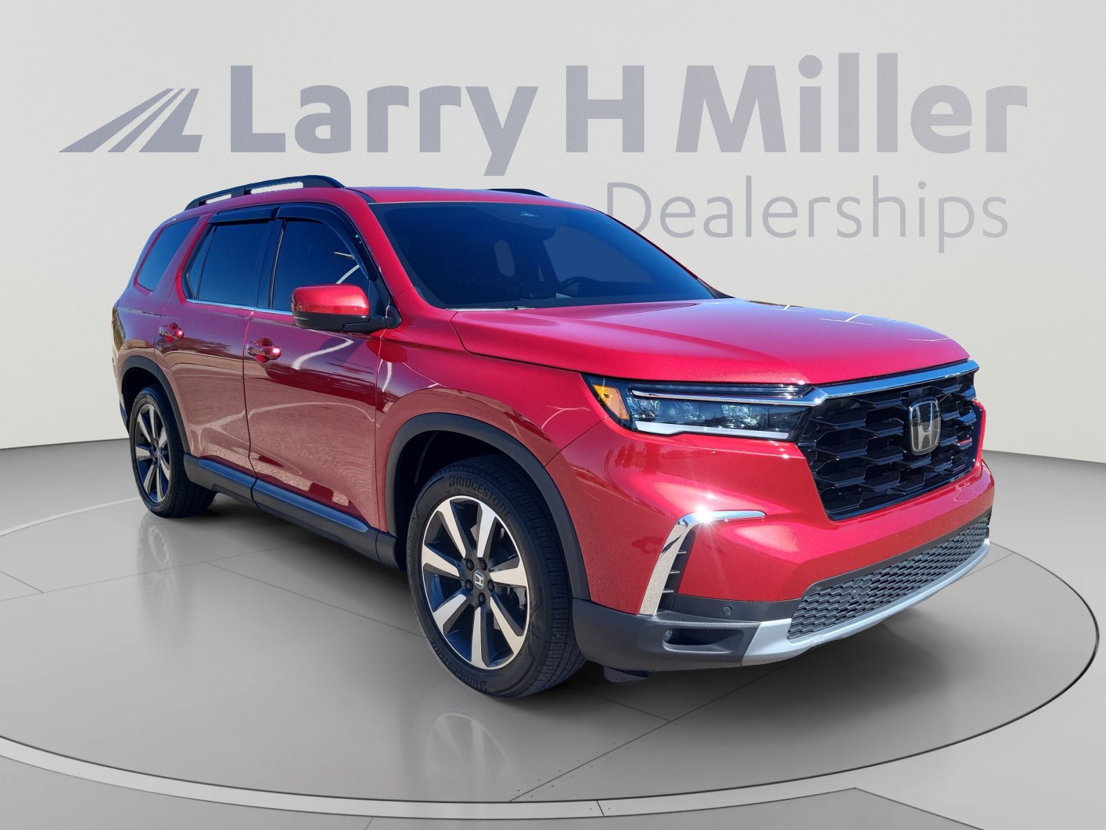 Used 2025 Honda Pilot Touring image 7