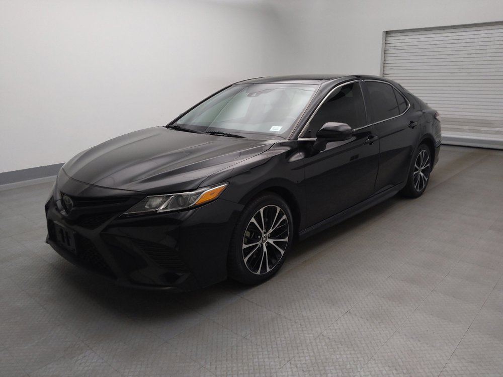 Used 2020 Toyota Camry SE image 2
