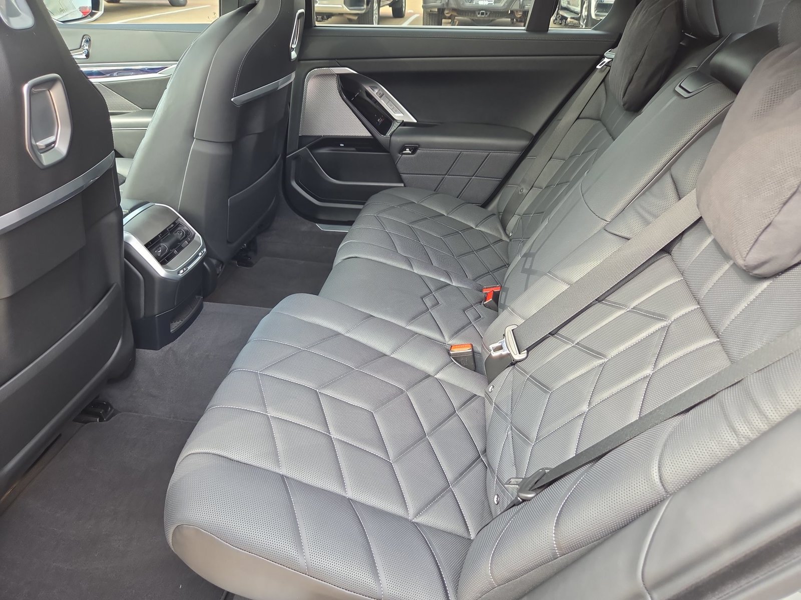 Used 2024 BMW i7 eDrive50 RWD image 26