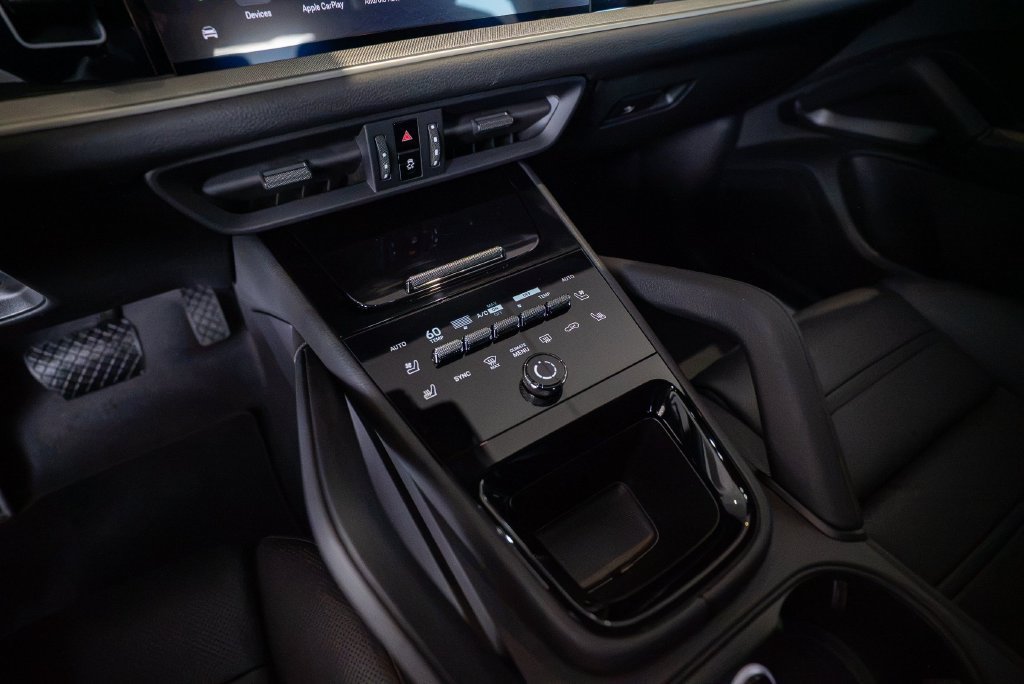 New 2026 Porsche Cayenne Coupe AWD/4WD image 19