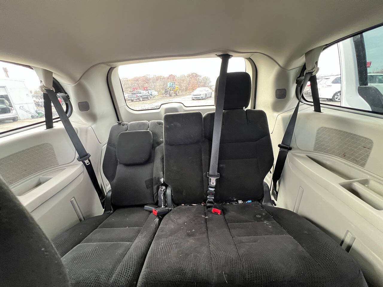 Used 2017 Dodge Grand Caravan SE FWD image 12