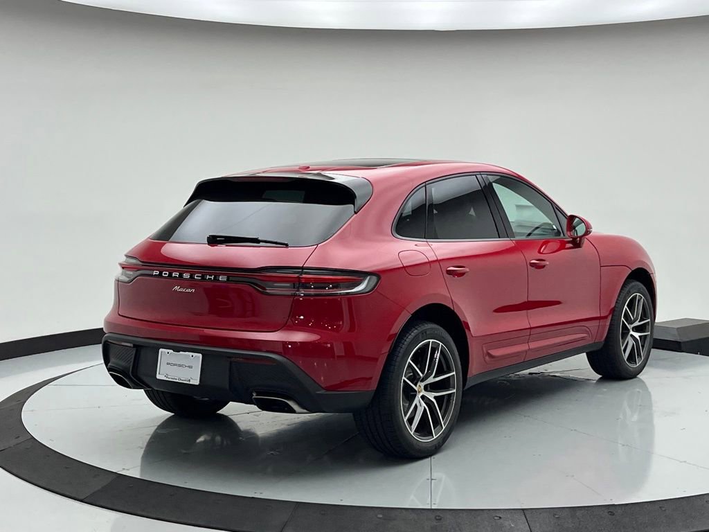 Certified 2025 Porsche Macan image 7