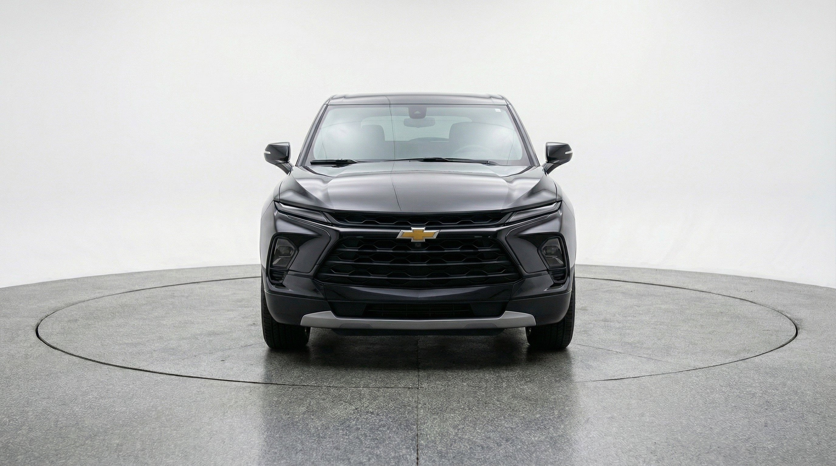 Used 2025 Chevrolet Blazer LT image 2