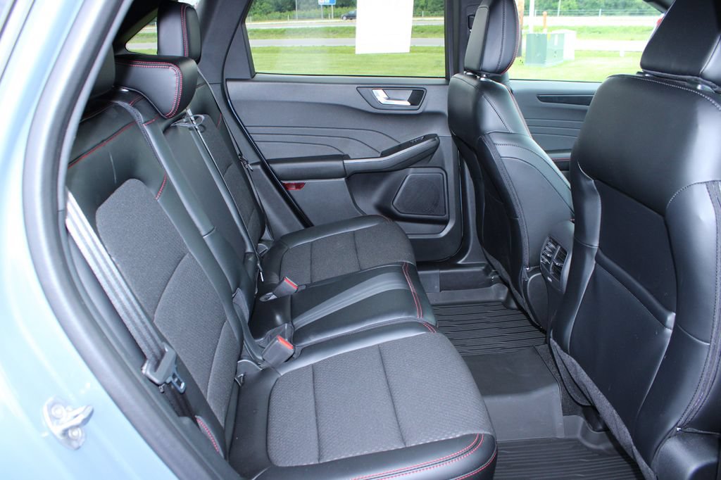 Used 2024 Ford Escape ST-Line w/ Tech Pack #1 AWD/4WD image 18
