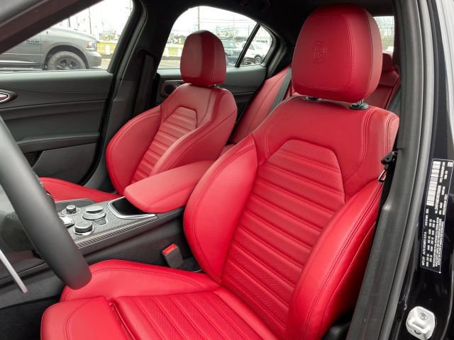 Used 2024 Alfa Romeo Giulia Quadrifoglio image 33