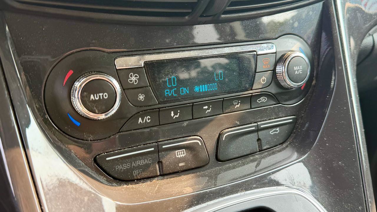 Used 2014 Ford Escape Titanium AWD/4WD image 22