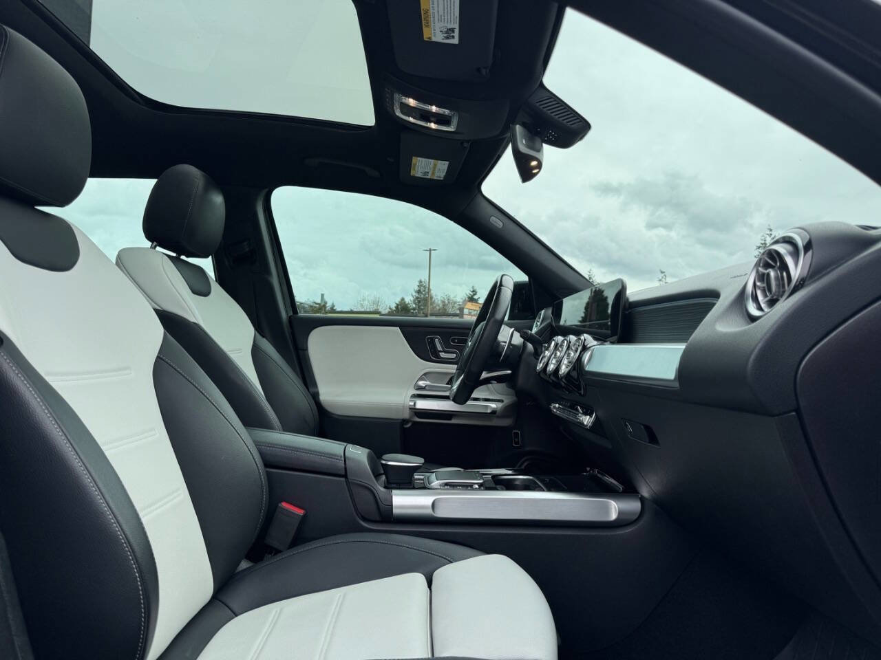 Used 2021 Mercedes-Benz GLB 35 AMG 4MATIC image 19