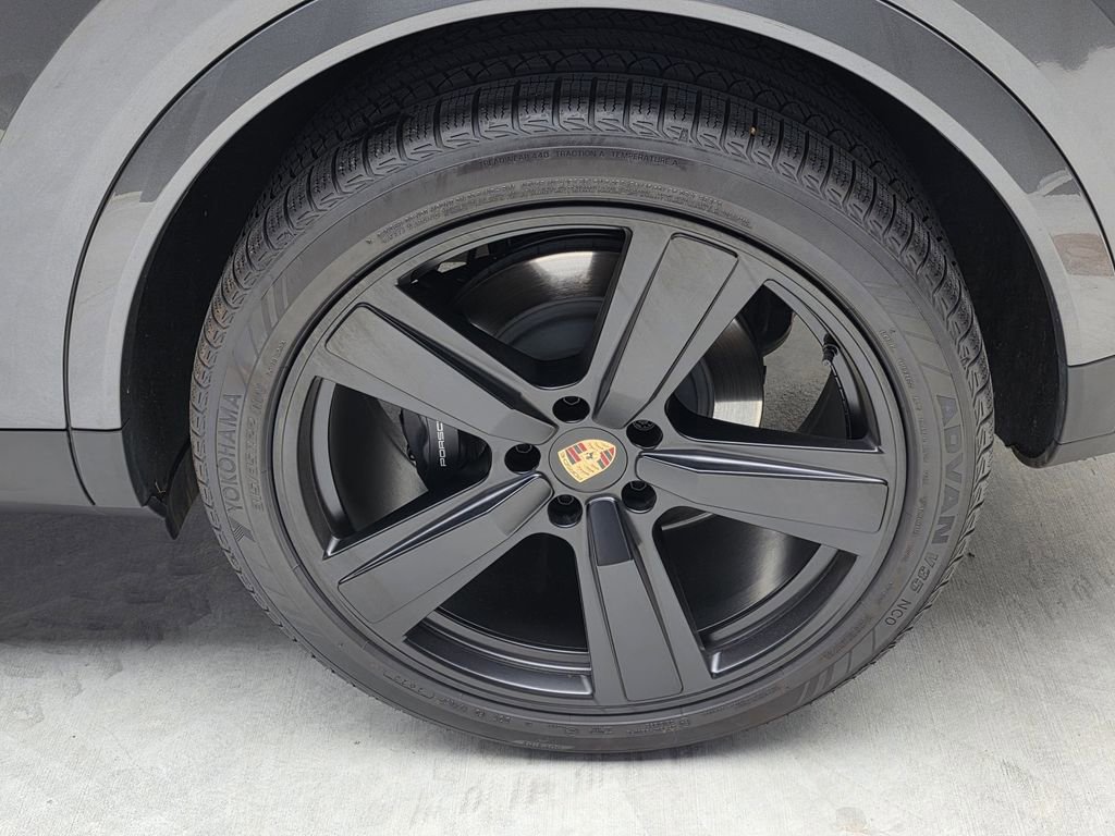 Certified 2025 Porsche Cayenne Coupe image 30