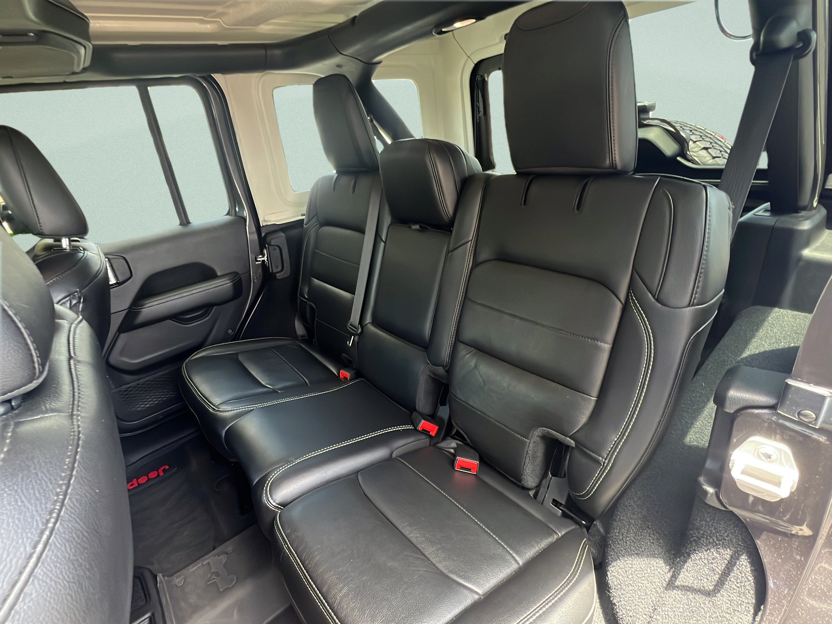 Used 2020 Jeep Wrangler Unlimited Sahara AWD/4WD image 10