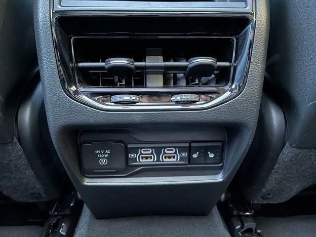 Used 2024 Jeep Grand Cherokee Limited w/ Black Appearance Package image 29